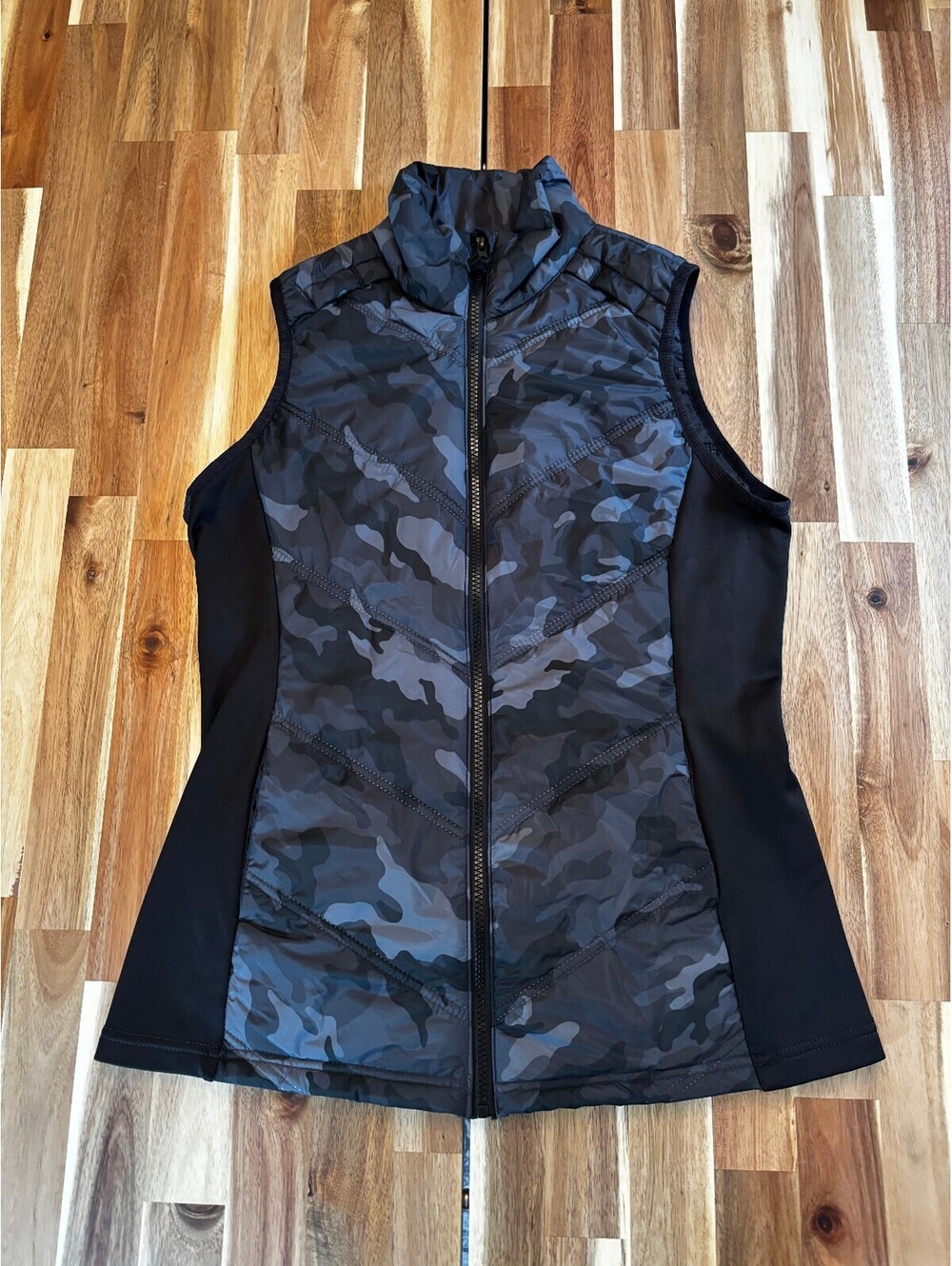 Avia Womens M 8-10 Gray Black Camo Quilted Puffer Vest Full Zip Stretch